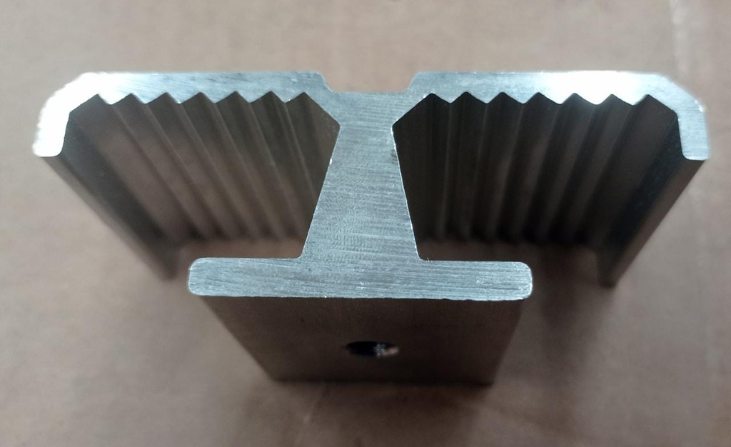 R-Panel ajuste de montaje trapezoidal ranurado para SM marca Unirac